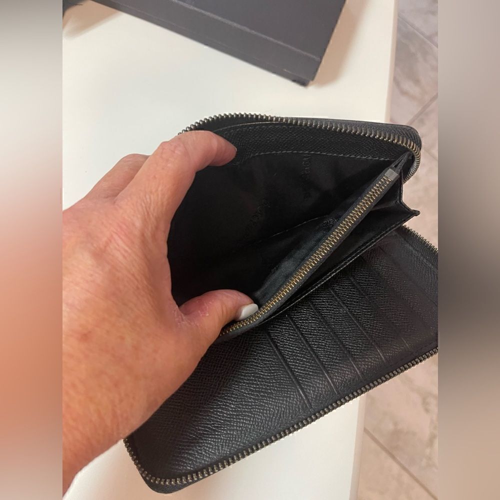 DOLCE & GABBANA Black Dauphine Zip Around Wallet. Calf Skin. Full inclusion. - Picture 6 of 9